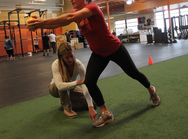 cropped lunge w valgus correct